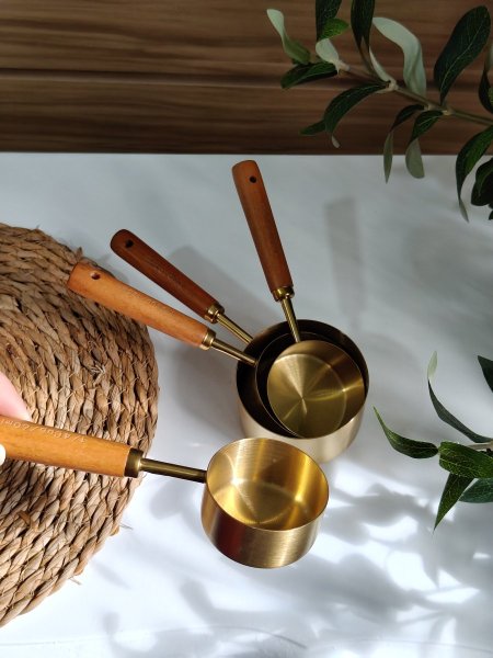 طقم أكواب معيارية معدن ذهبي يد خشب