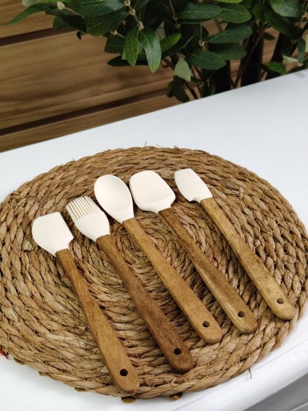 طقم أدوات صنع الحلويات سيليكون يد خشب