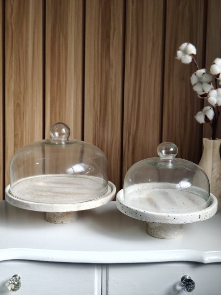 جاط كيك حجر برجل مع غطا زجاجي