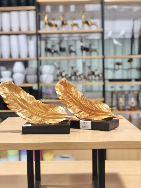 تحفة الريشة الذهبية