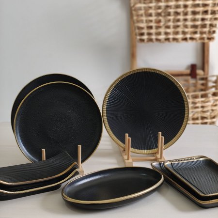 طقم سفرة سيراميك أسود مع خط ذهبي