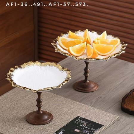 صحن تقديم بورسلان مع ستاند خشب الجوز