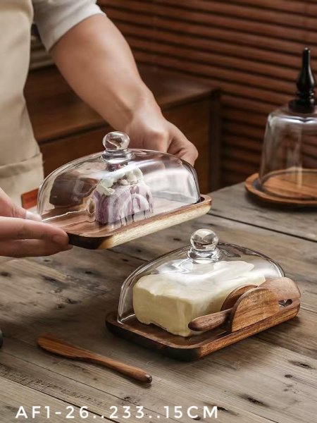 صحن خشب مع غطا